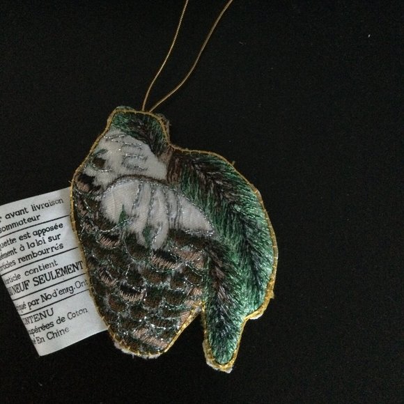 Vintage Eaton 1994 Limited Edition Embroidered Christmas Ornament Original box - Picture 1 of 6